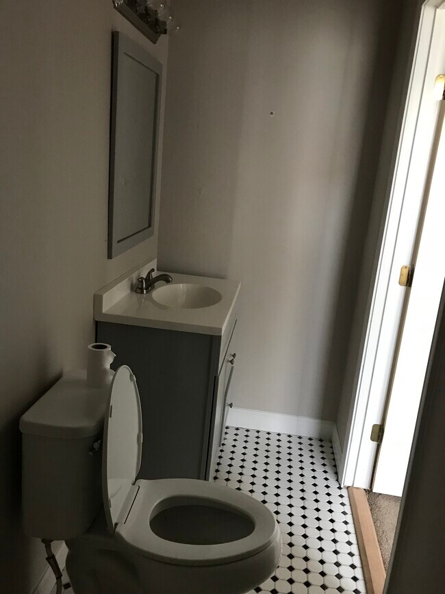 Building Photo - 5547 Woodlawn Pl