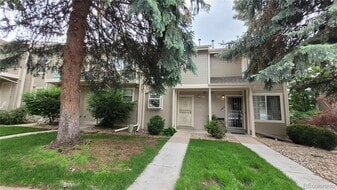 Building Photo - 1818 S Quebec Way