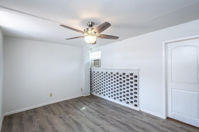 Building Photo - 1420 Corpus Christi St