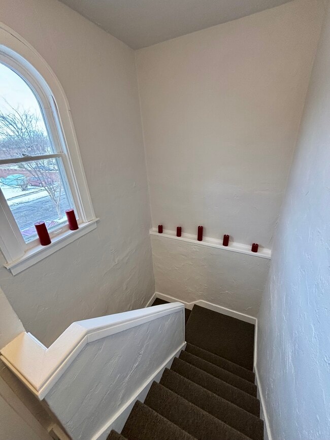 Building Photo - 1069 Eaton Rd