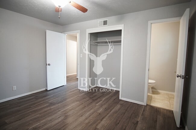 Building Photo - 2804 SW 82nd St