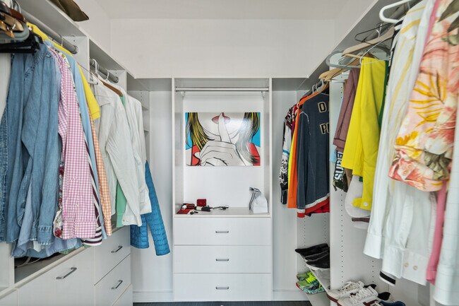 Building Photo - 951 Brickell Ave