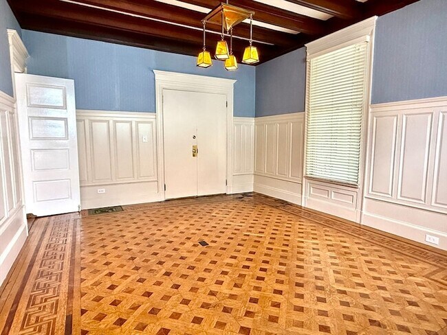 Building Photo - 114 Church St