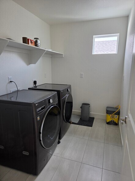 Building Photo - 5700 Jedidiah Dr