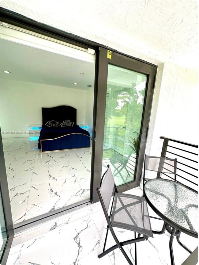 Building Photo - 9410 E Calusa Club Dr
