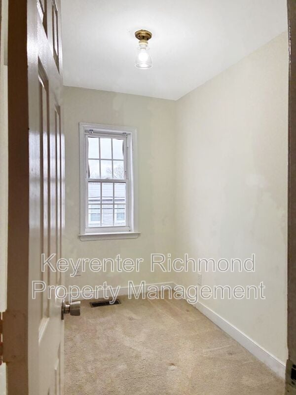 Building Photo - 2003 Cedar St