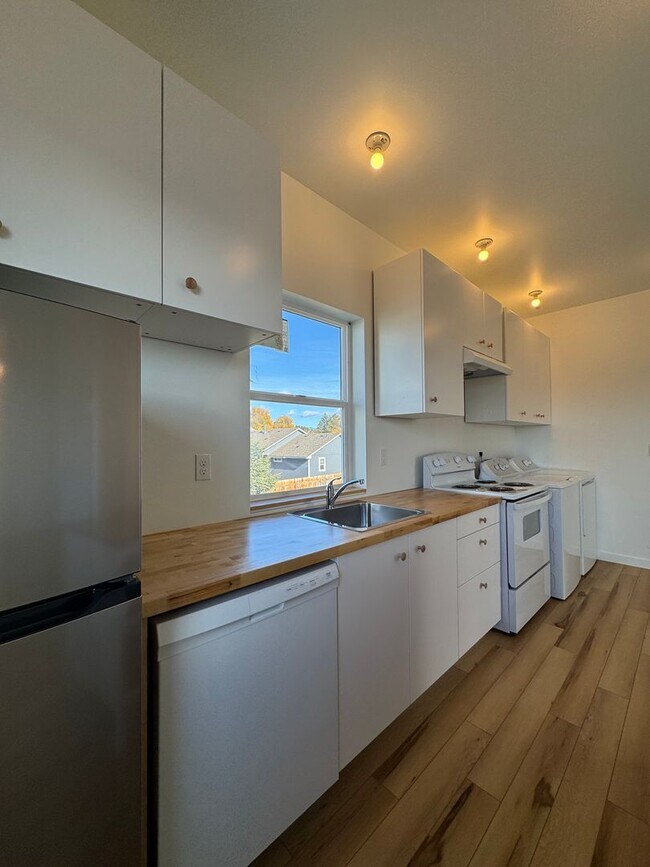 Building Photo - Charming 1-Bedroom, 1-Bath Rental with Exp...