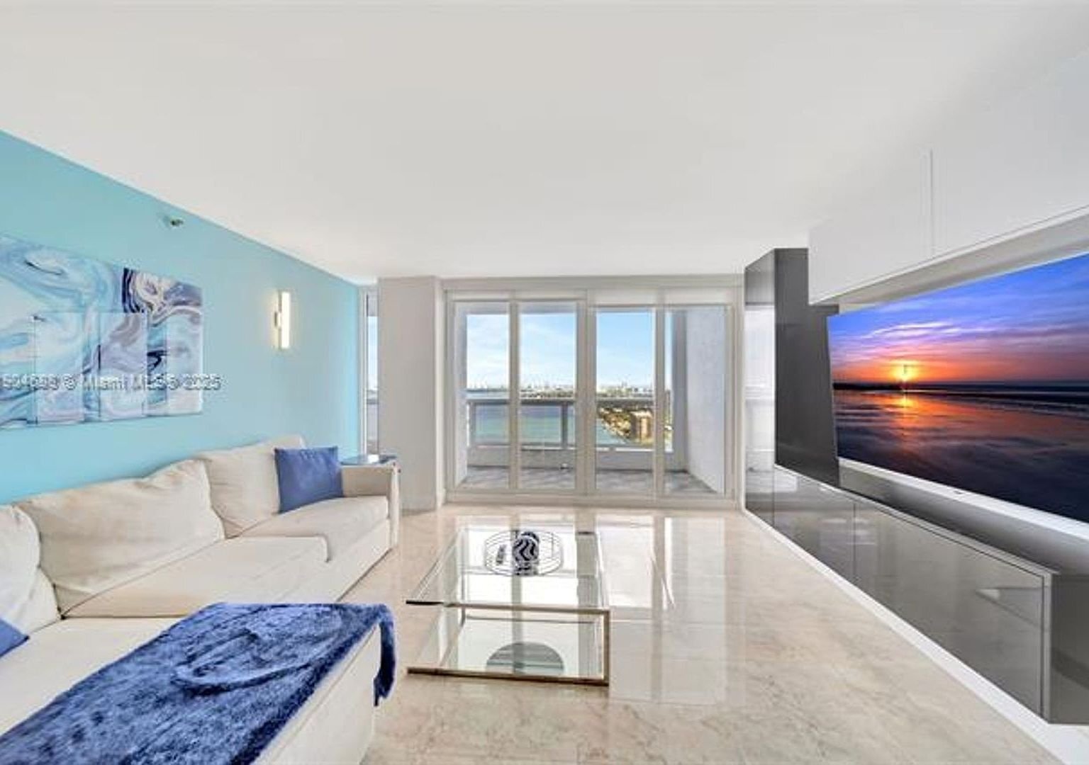 Building Photo - 851 NE 1st Ave