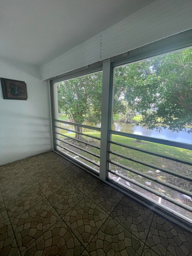 Building Photo - 474 Tilford V