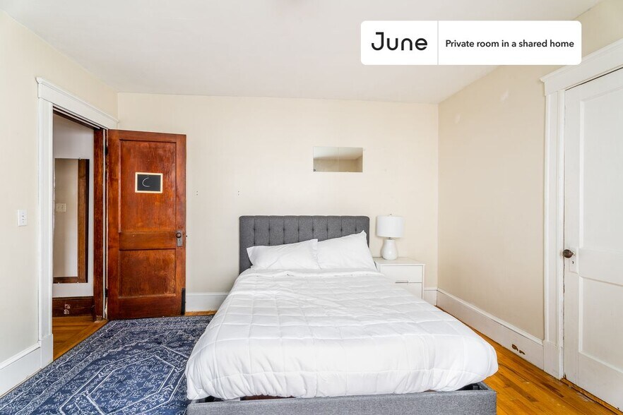 Building Photo - Room in Shared 4 bed/1.5 bath home