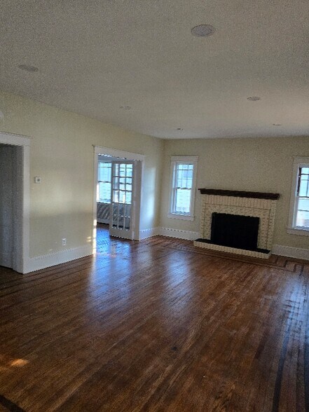 Building Photo - 107 N East Ave