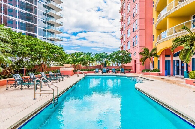 Building Photo - 2100 N Ocean Blvd