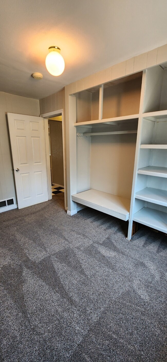 Building Photo - 585B S 1200 W