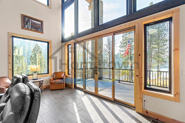 Building Photo - Stunning Luxury Hayden Lake Lodge with 5 B...