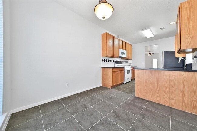 Building Photo - 2922 Green Valley Trail Dr