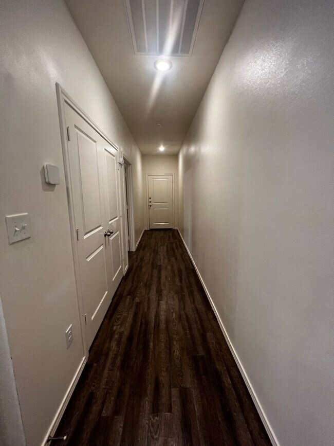 Building Photo - JULY PRE-LEASE! Spacious Townhome
