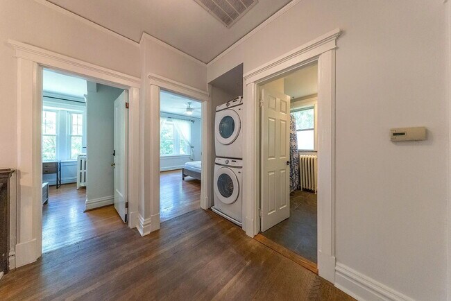 Building Photo - Gorgeous U-City Pershing Ave 4 bedroom/3 bath GEM - Fully Furnished with CLASS AND ELEGANCE - Mus...