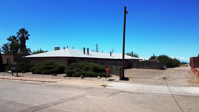 Primary Photo - Rare Find! A 1 bedroom apt.