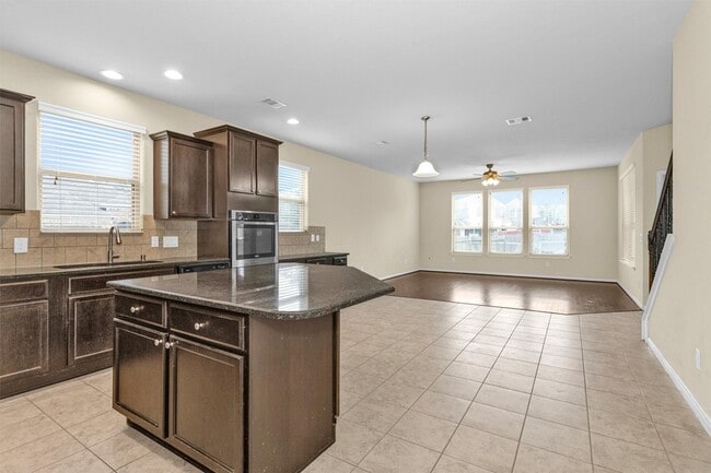 Building Photo - 13405 Clayton Lake Ln