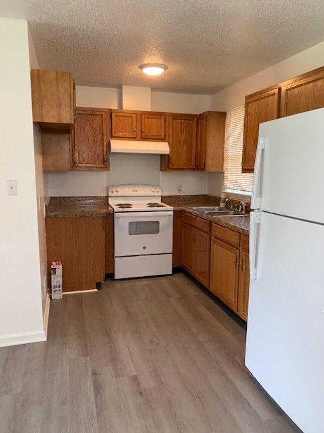 Building Photo - 408 Holly Ave