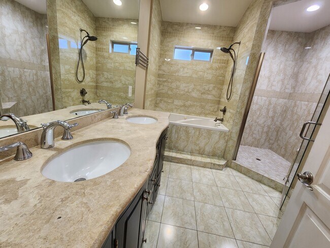 Building Photo - 11131 Sunshine Ter