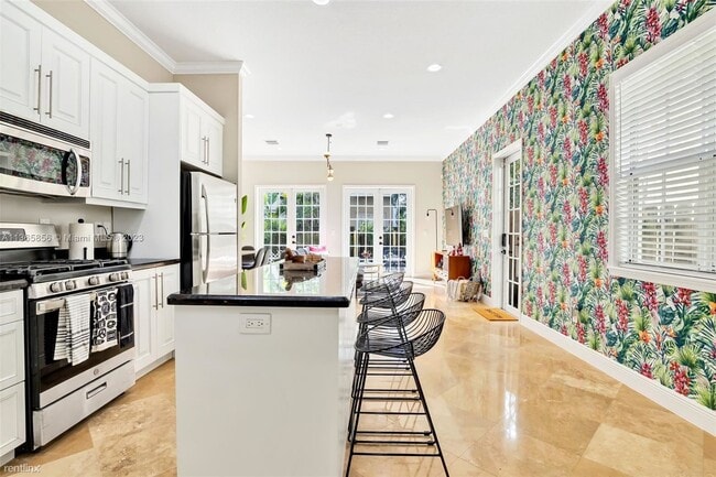 Building Photo - 3 br, 2.5 bath House - 1380 NE 24th St # 1380