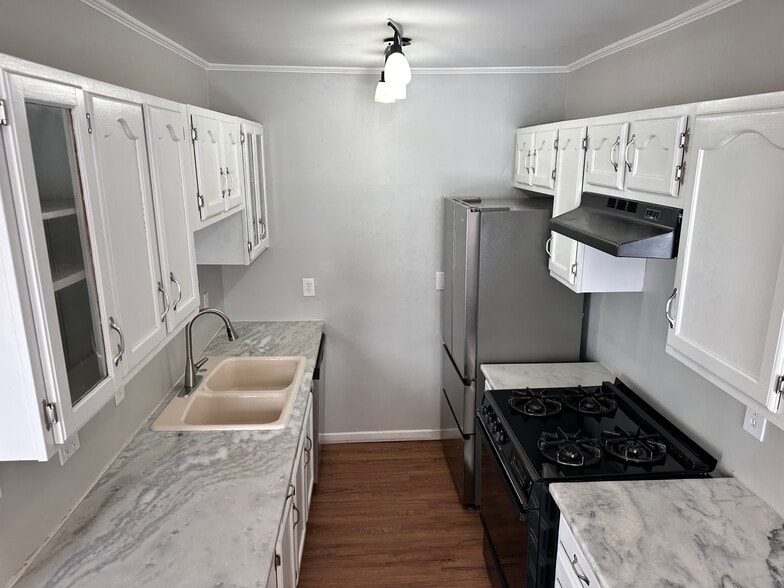 Kitchen - 1072 Piedmont Ave NE
