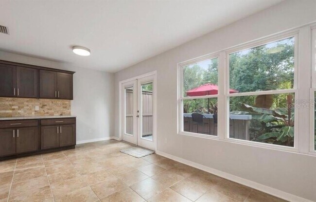 Building Photo - 10744 Creek Dr