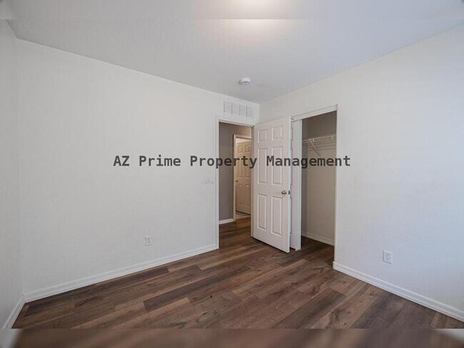 Building Photo - 10960 W Taft St