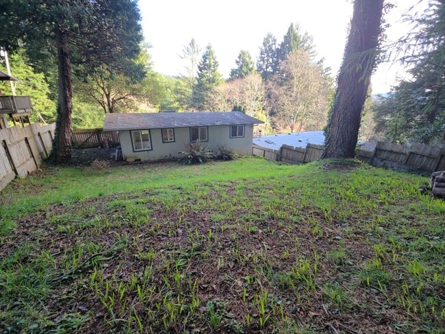 Building Photo - 3BD Sunny Brae home nestled in the Redwoods!
