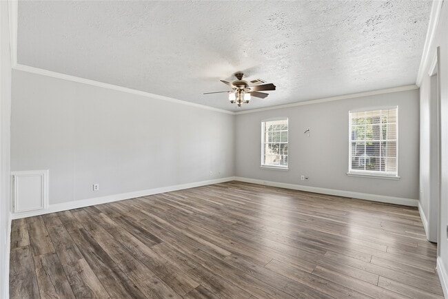 Building Photo - 1406 Grand Valley Dr