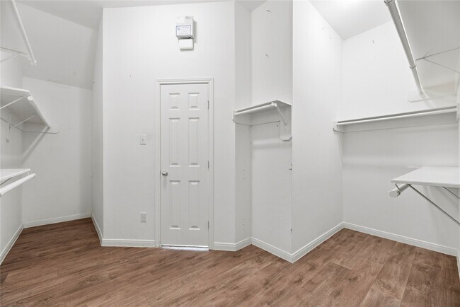 Building Photo - 11619 Cedarvale Ln