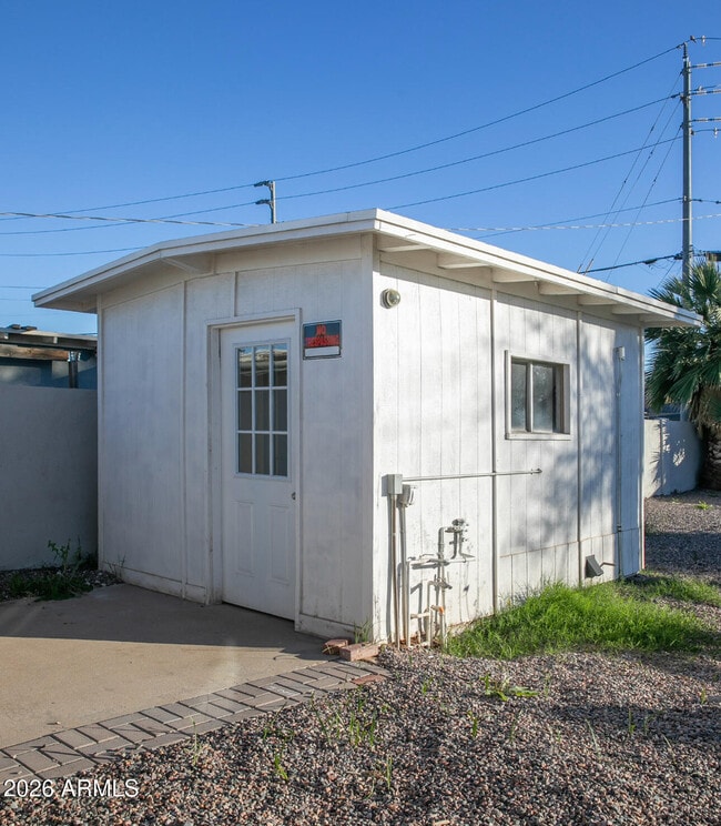 Building Photo - 2205 W Cambridge Ave