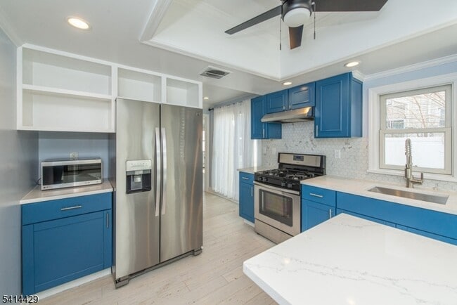 Building Photo - 315 Lake Shore Dr