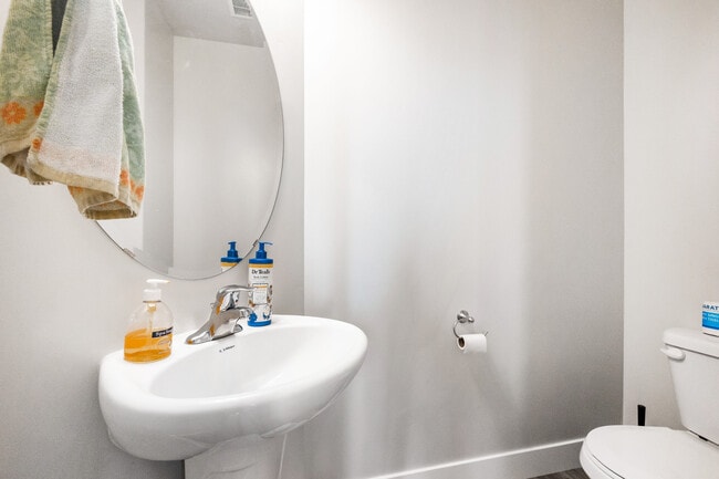 Building Photo - 16104 S Bodmin Way