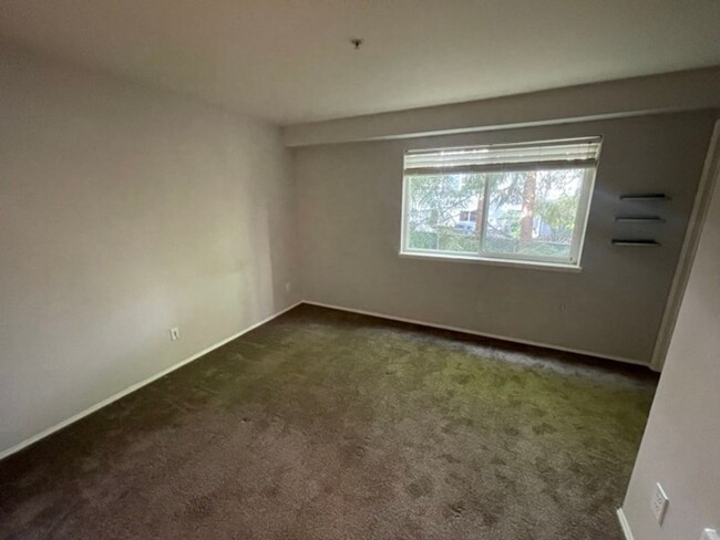 Building Photo - Warm and Cozy 2 bedroom Condo for Rent in ...