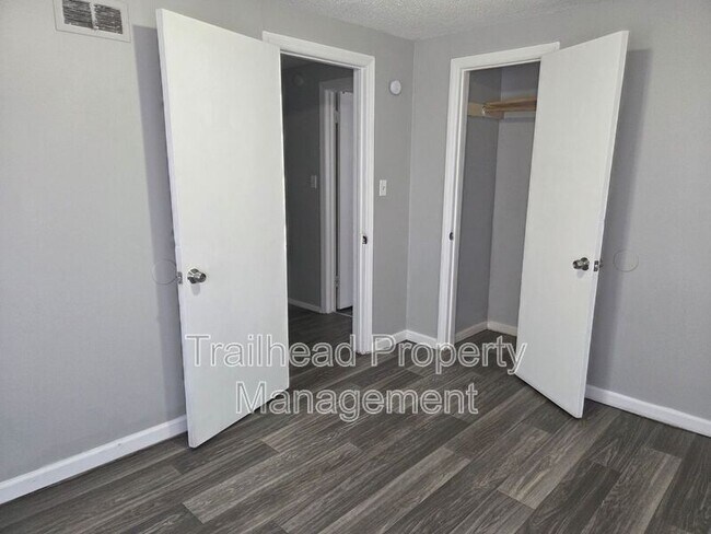 Building Photo - 5911 Cypress Pl