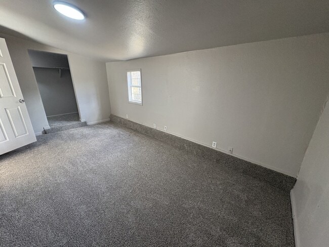 Building Photo - 2821 E 40th Pl N