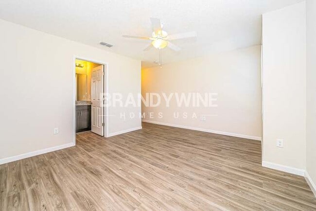 Building Photo - 513 Narnia Ct