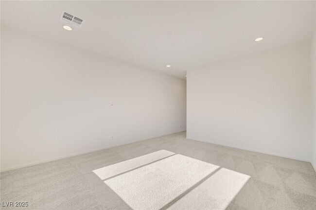 Building Photo - 555 Jerry Bird Ct