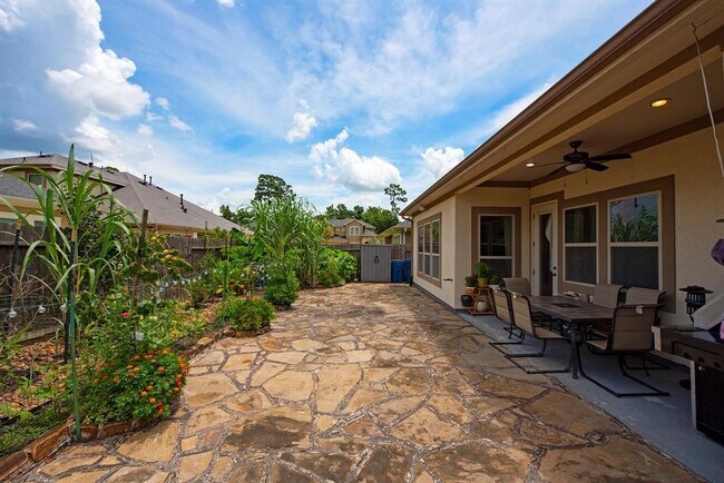 Building Photo - 106 Bella Luce