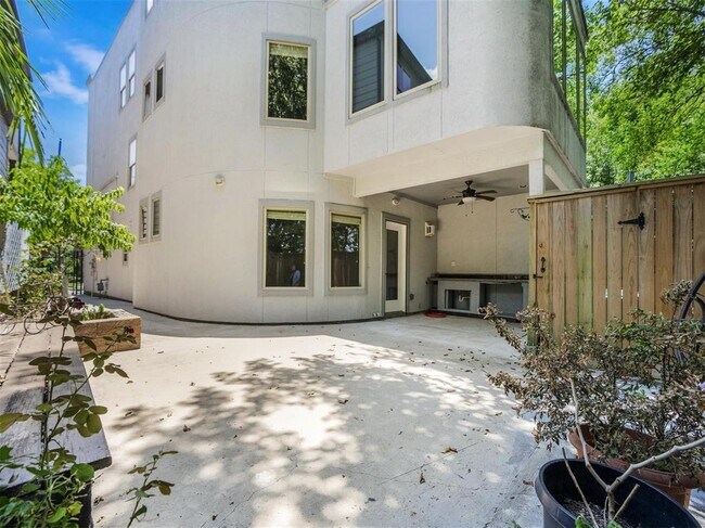 Building Photo - 4274 Childress St