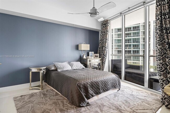 Building Photo - 495 Brickell Ave