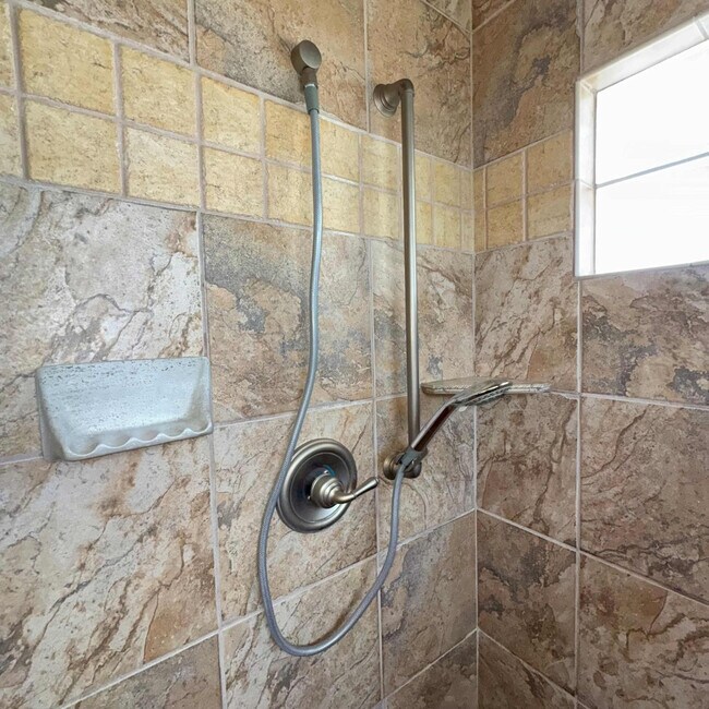 Building Photo - 42 Moody Dr