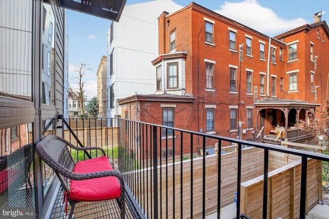 Building Photo - 2007 Cambridge St