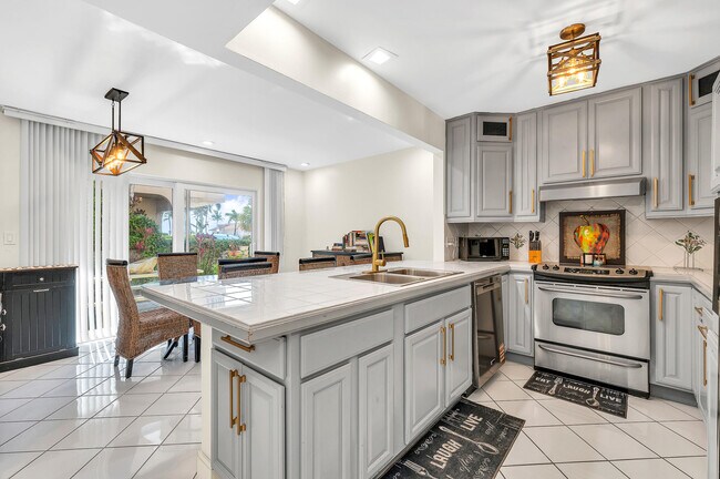 Building Photo - 584 SE 20th Ave