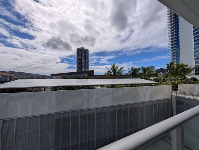 Building Photo - The Park on Keeaumoku brand new studio apartment