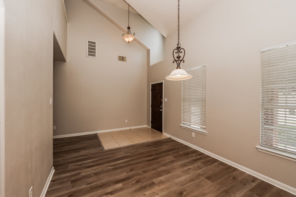 Building Photo - 7423 Oakwood Canyon Dr