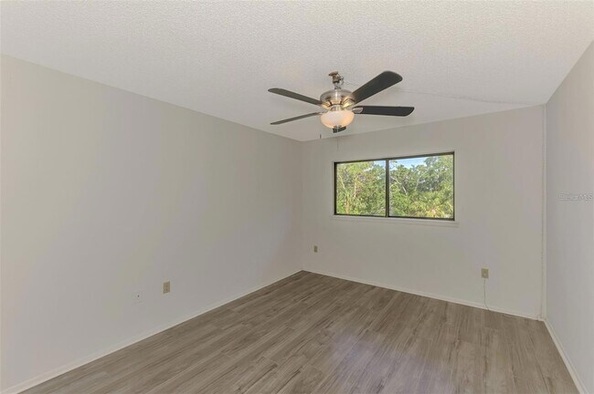 Building Photo - 935 Sunridge Way