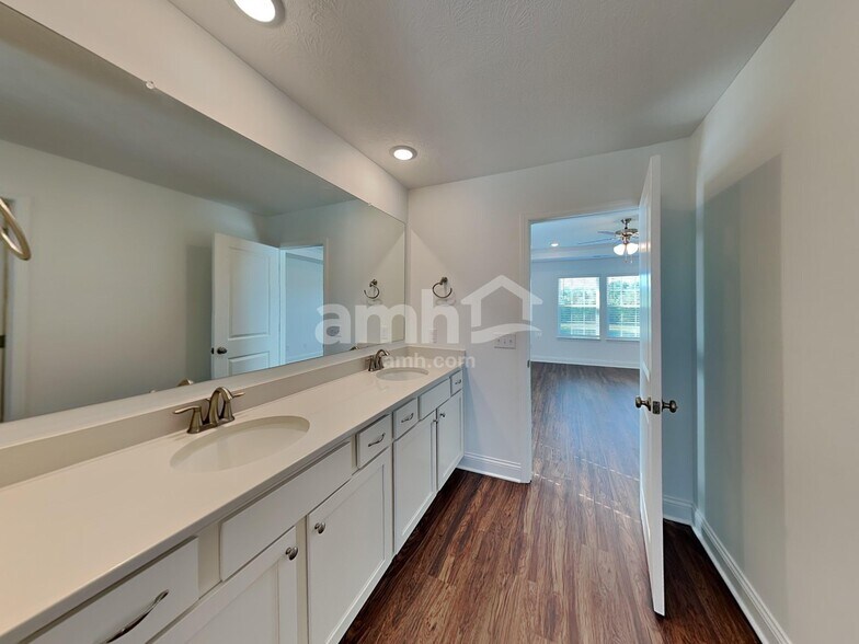Building Photo - 8434 Northpoint Dr